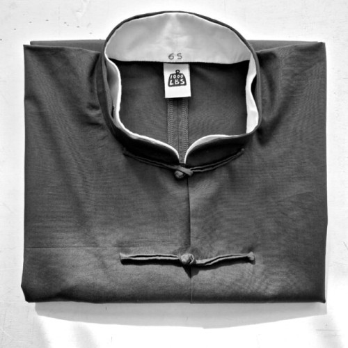 1000-lbs-jacket-folded-bw-650x650-ca926ec58881c1aac1bbb7b8bf50c73e